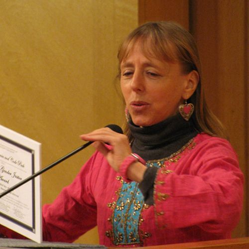 Medea Benjamin|মেদিয়া বেঞ্জামিন